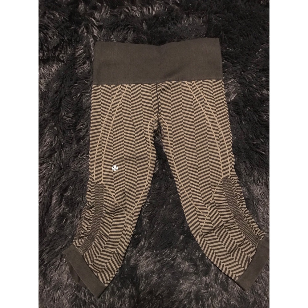 Lululemon EBB TO FLOW CROP BOTTOMS